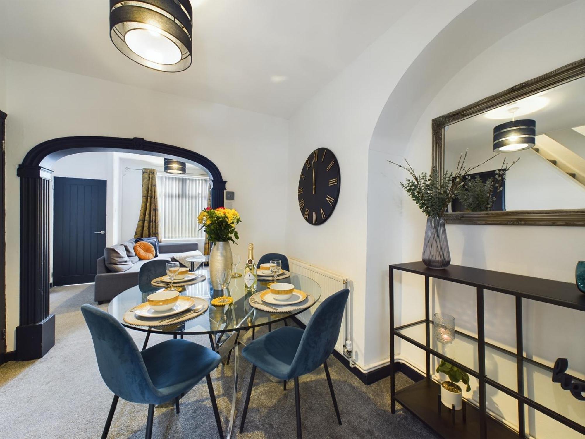 Charming Apartments - Cosy Retreat - Short Drive To City Centre - Free Parking 利物浦 外观 照片