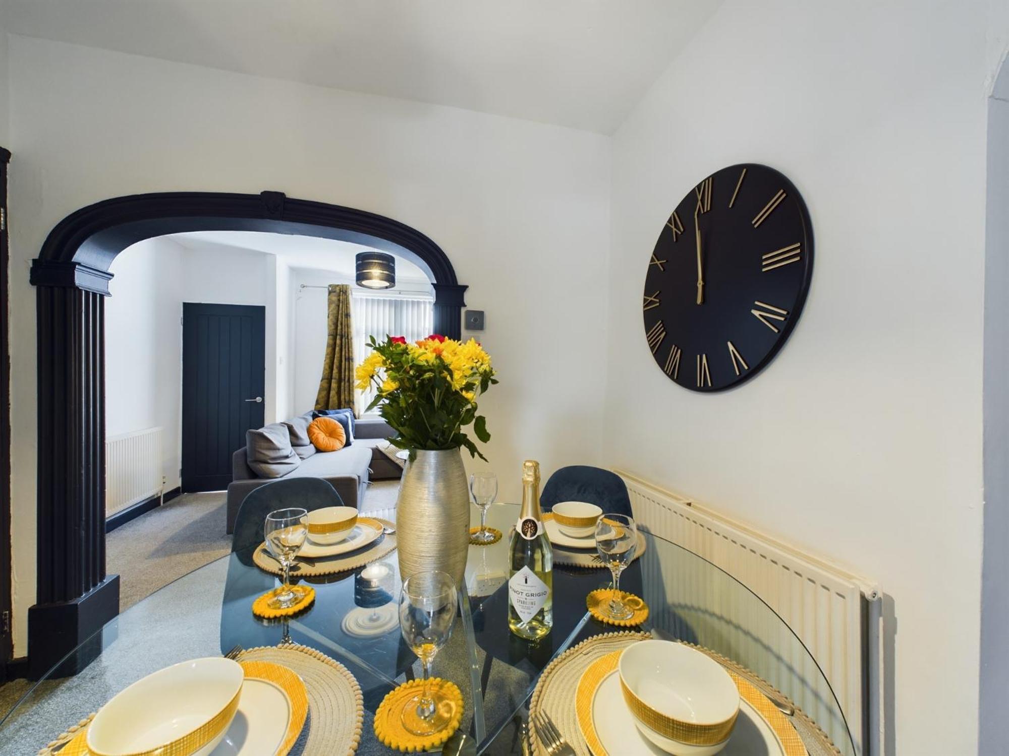 Charming Apartments - Cosy Retreat - Short Drive To City Centre - Free Parking 利物浦 外观 照片